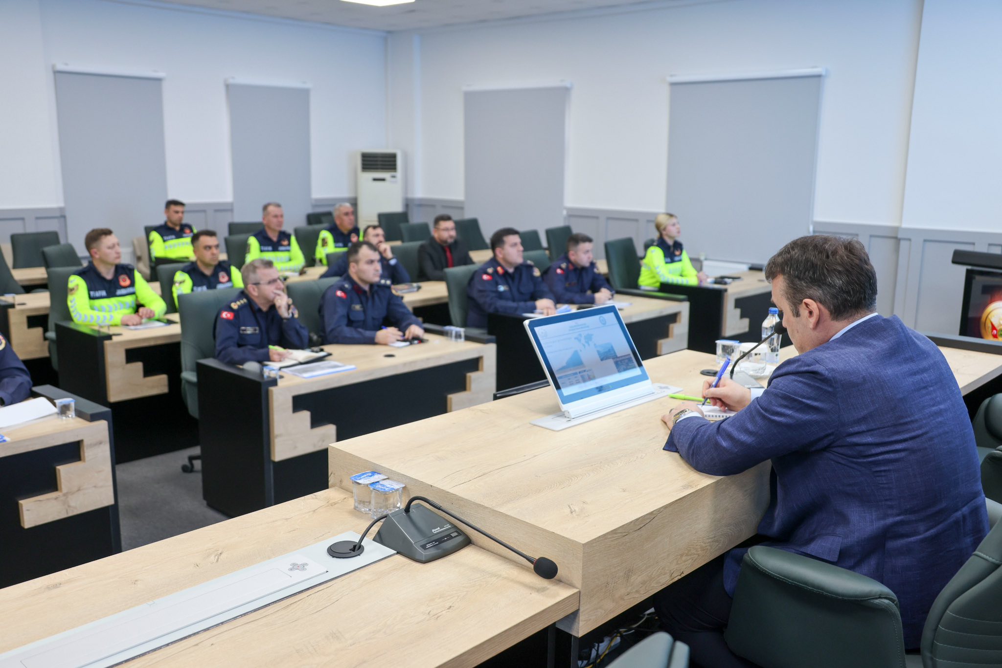 Bi̇leci̇k’te Trafi̇k Güvenli̇ği̇ Masaya Yatirildi 10499