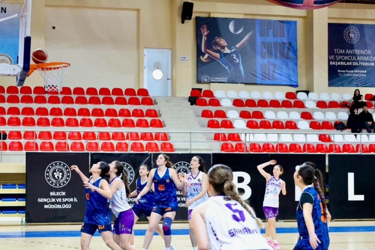 Bilecik’te U18 Kızlar Bölge Şampiyonası Heyecanı Sürüyor 10830