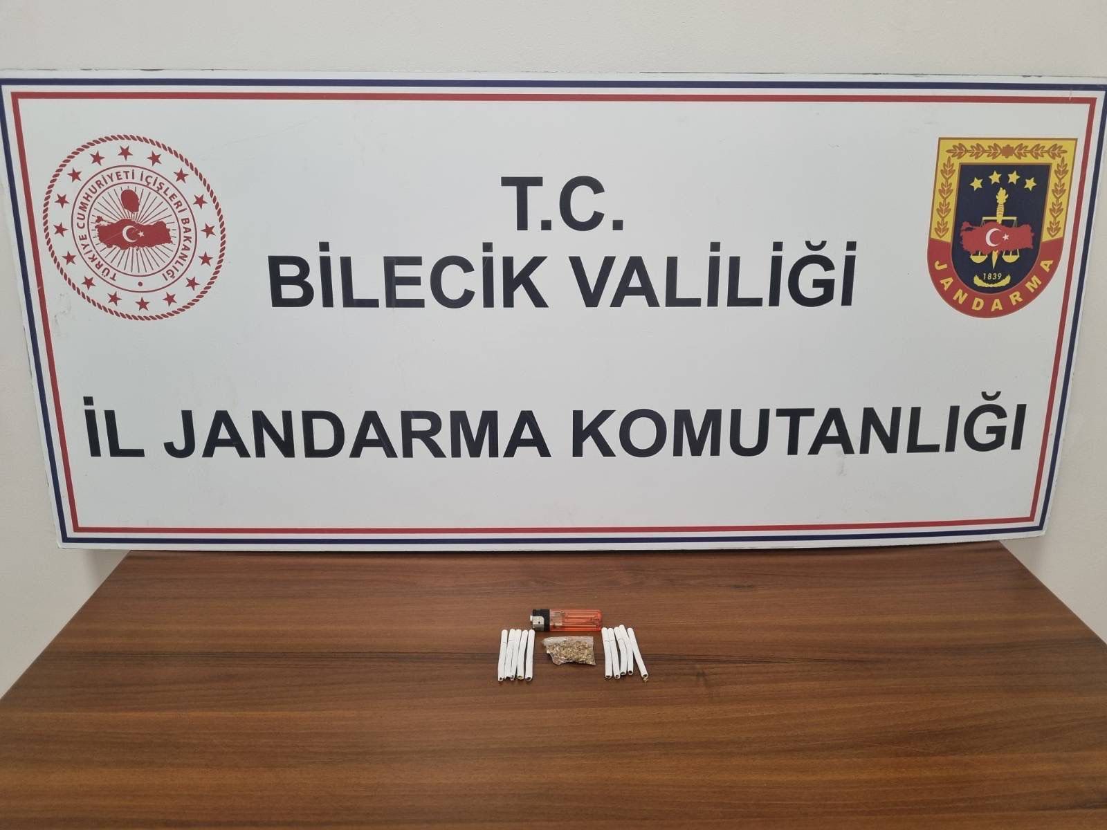 Bi̇leci̇kte Uyuşturucu Operasyonu 2 Gözalti 10485-1