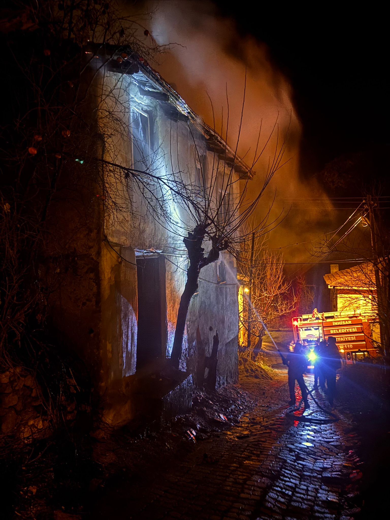 Boş Evde Çıkan Yangın Korkuttu 10099