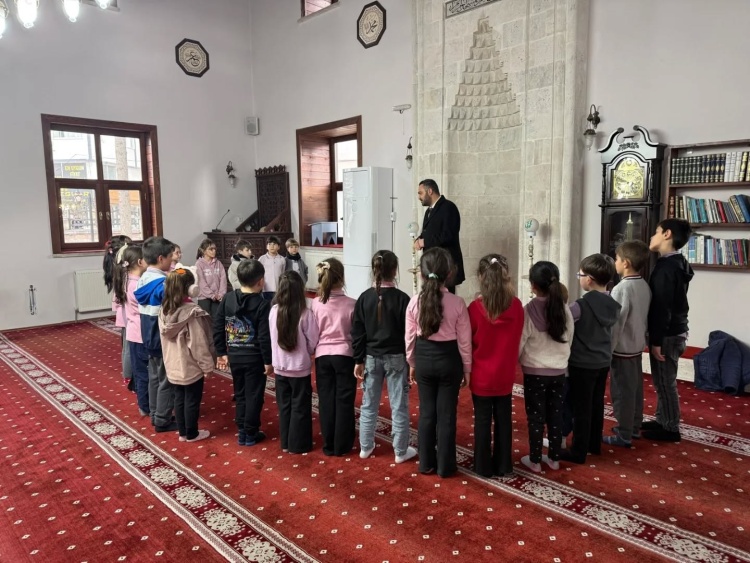 Bozüyük Müftüsü Arpacı, Öğrencilerle Soğukpınar Camii’nde Buluştu 10756