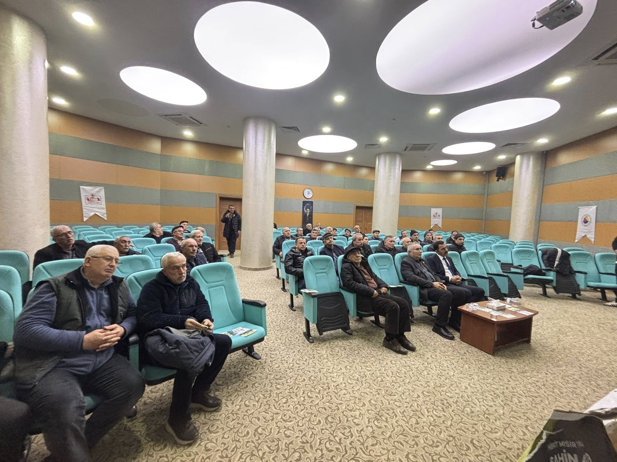 Bozüyük’te Çiftçilere Hibrit Tohum Eğitimi Verildi 9889