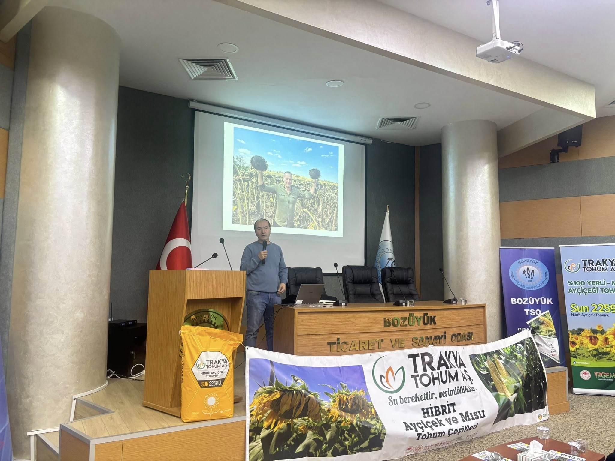 Bozüyük’te Çiftçilere Hibrit Tohum Eğitimi Verildi 9890