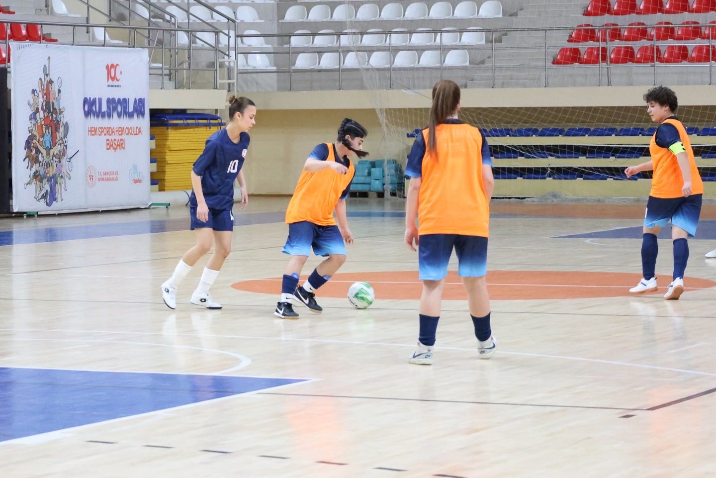 Genç Kızlar Futsal Müsabakaları Tamamlandı 9990