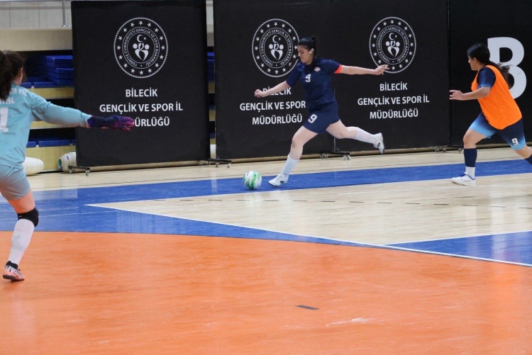 Genç Kızlar Futsalda Nefes Kesti 10730