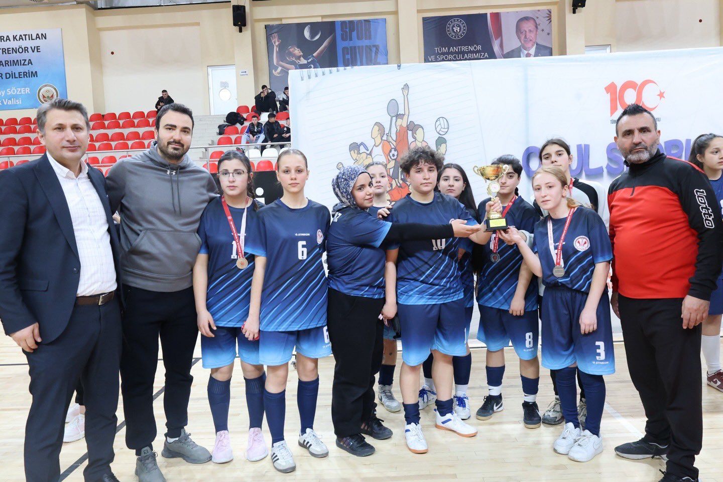 Genç Kızlar Futsalda Nefes Kesti 10731