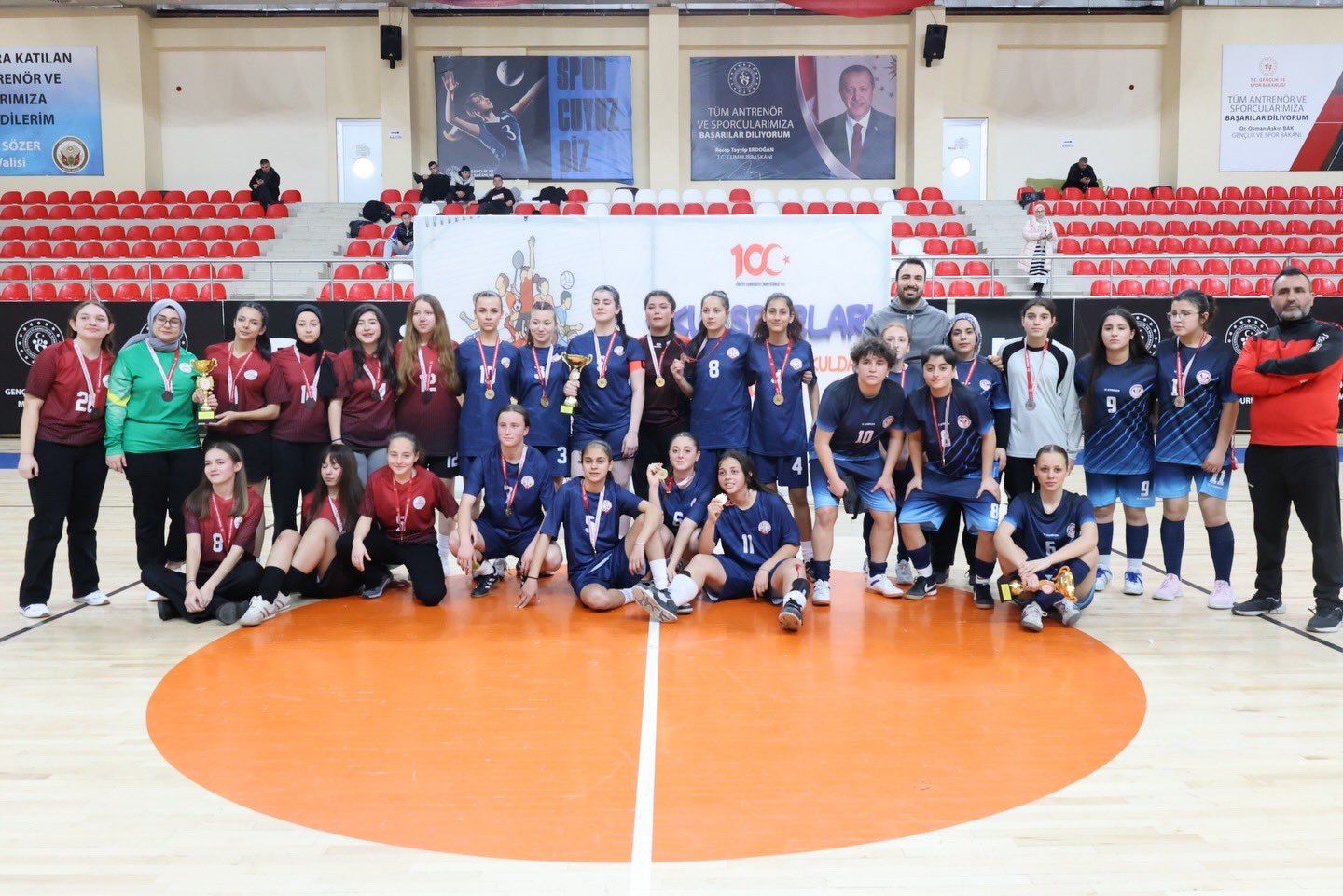 Genç Kızlar Futsalda Nefes Kesti 10735