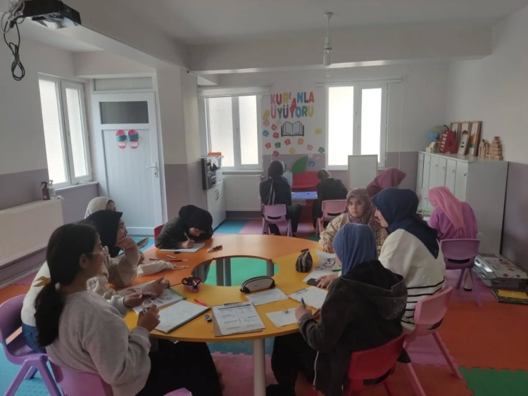 Gençlere Yönelik Kur’an Kursunu Ziyaret Etti 10752