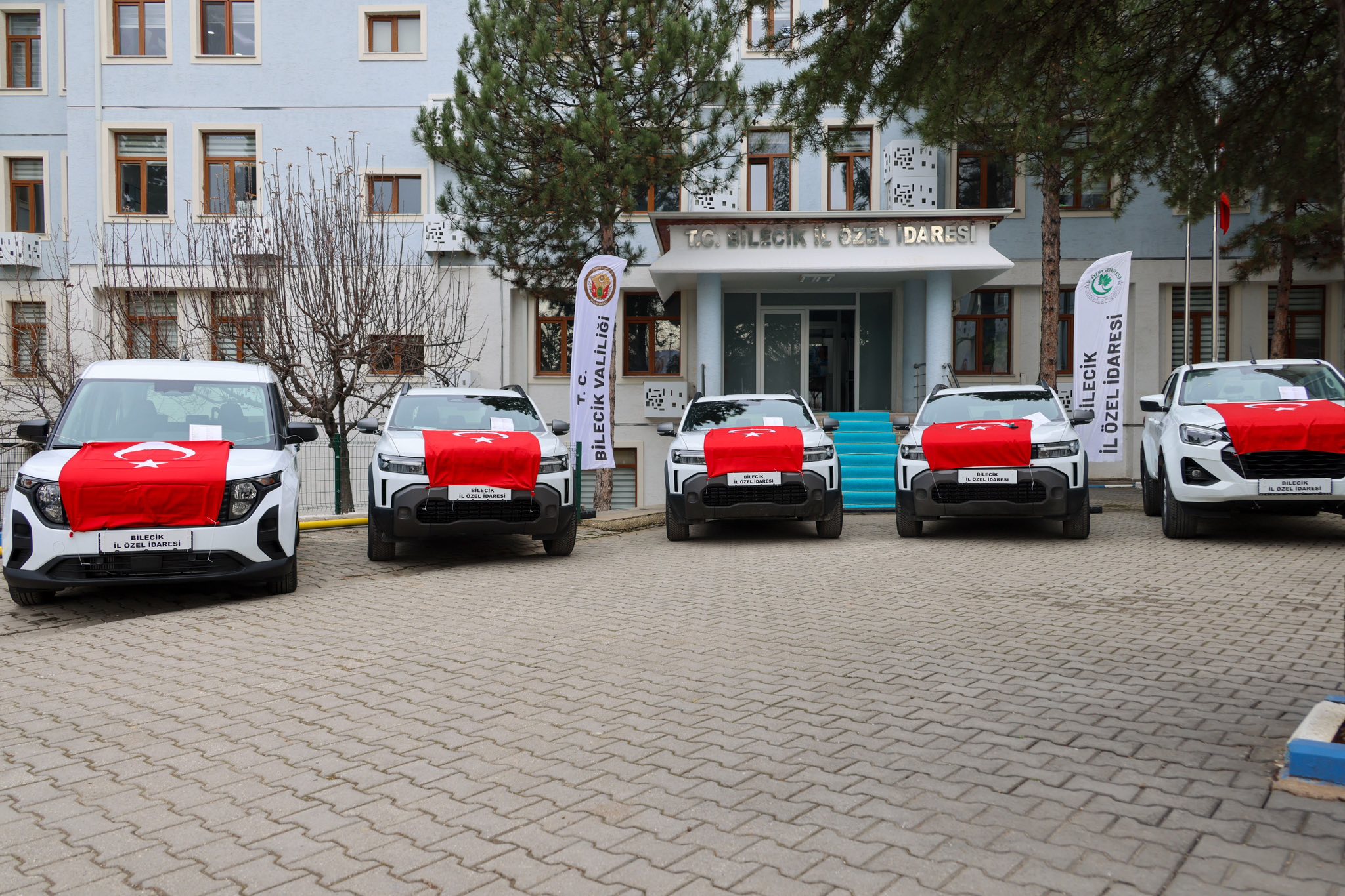 İl Özel İdare Müdürlüğüne 5 Yeni Araç 9945