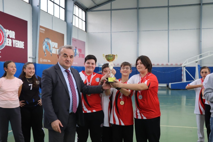 Kaymakam Öztürk, Tenis Turnuvası Final Maçlarını Takip Etti 10761