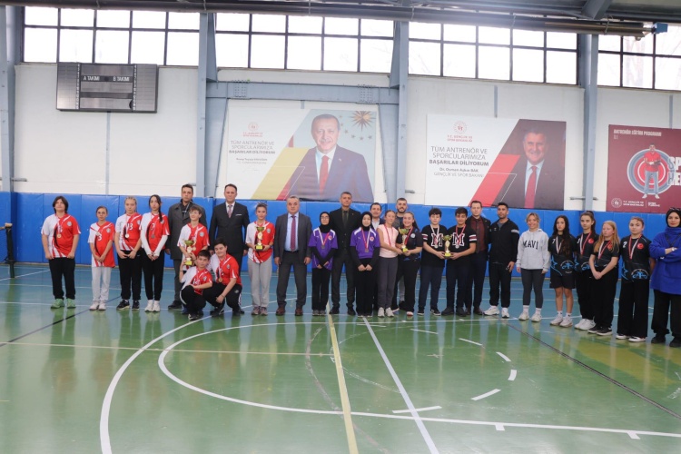 Kaymakam Öztürk, Tenis Turnuvası Final Maçlarını Takip Etti 10762