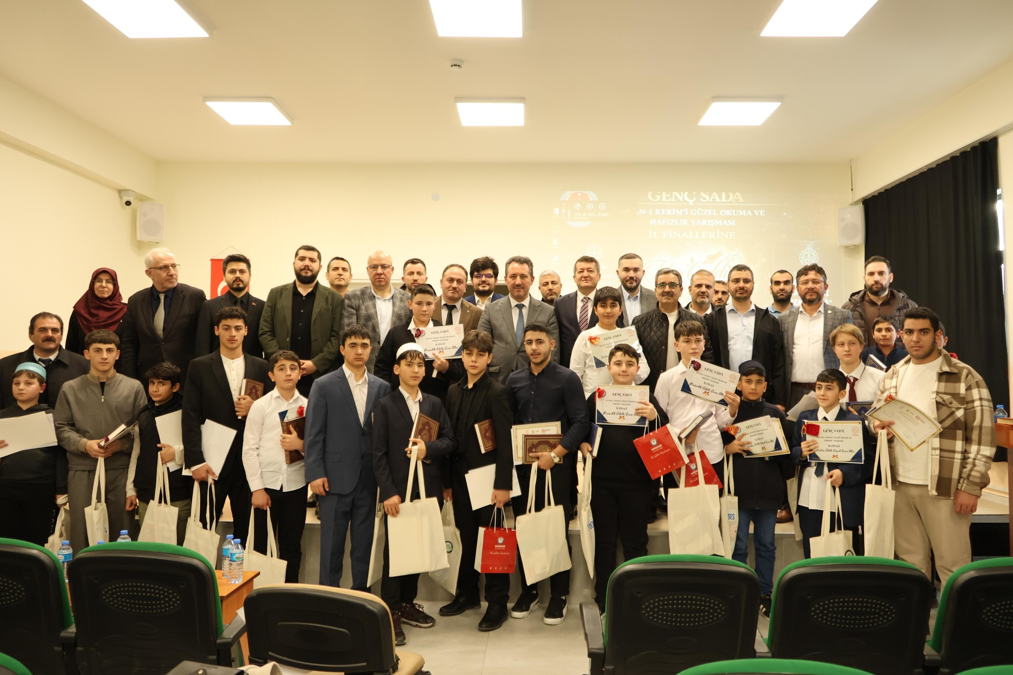 Kur’an I Keri̇m Güzel Okuma Ve Hafizlik Yarişmasi 10510