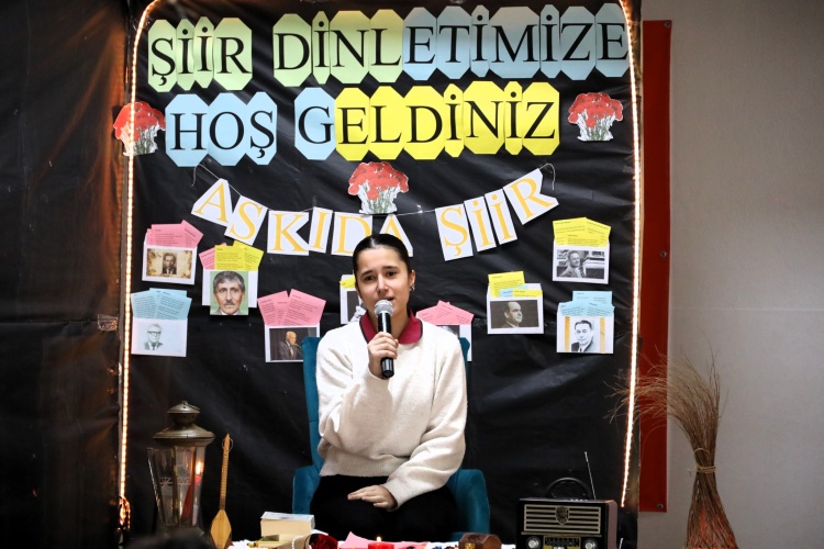 Küre İlkokulu Ortaokulu’nda Şiir Dinletisi Programı Düzenlendi 10764