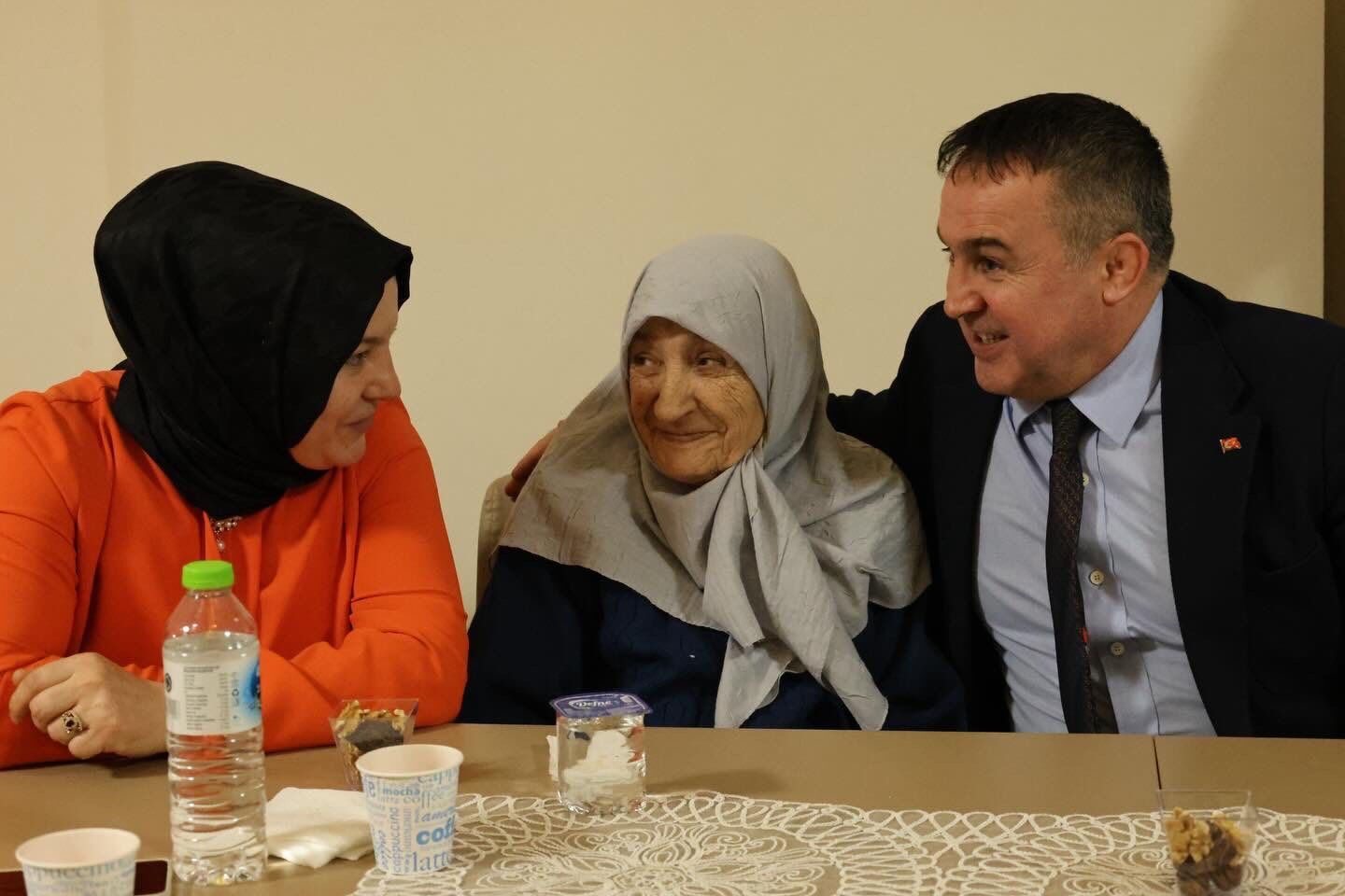 Kuşaklar Aynı İftar Sofrasında Buluştu 11055