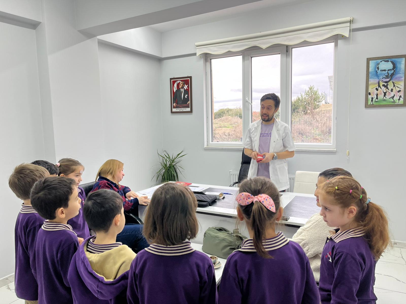 Miniklere Sağlıklı Gülüşler 10567