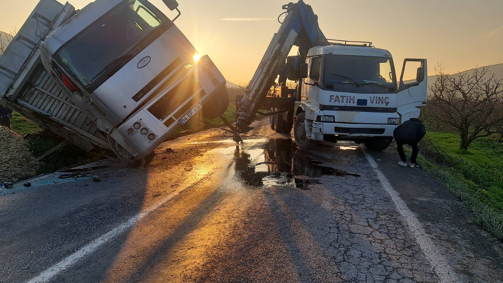Mısır Koçanı Yüklü Tır Devrildi 1 Yaralı 10385 (1)