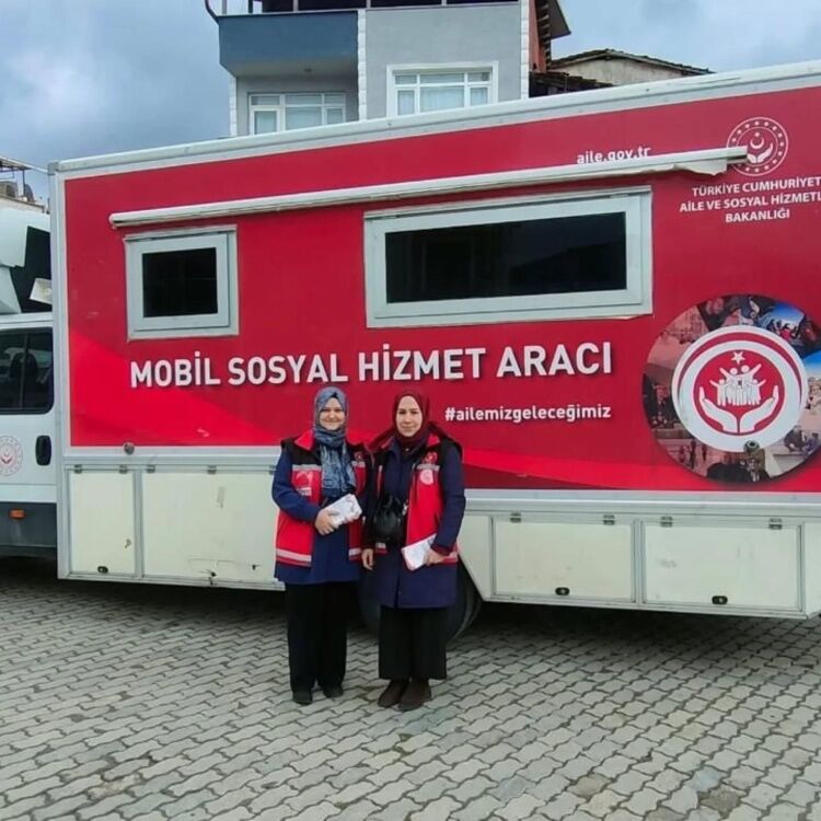 Mobil Sosyal Hizmet Aracı Gölpazarı’nda Sahada! 11173
