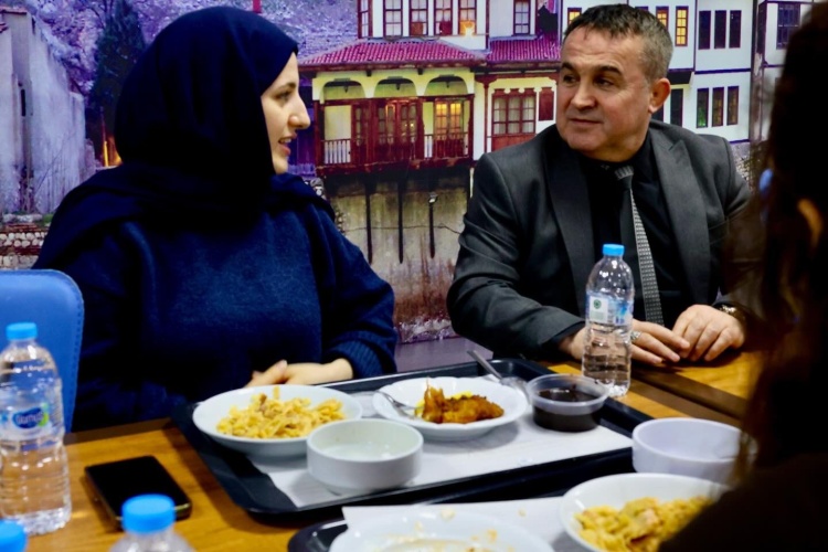 Öğrencilerle İftar Sofrasında Buluştu 10988