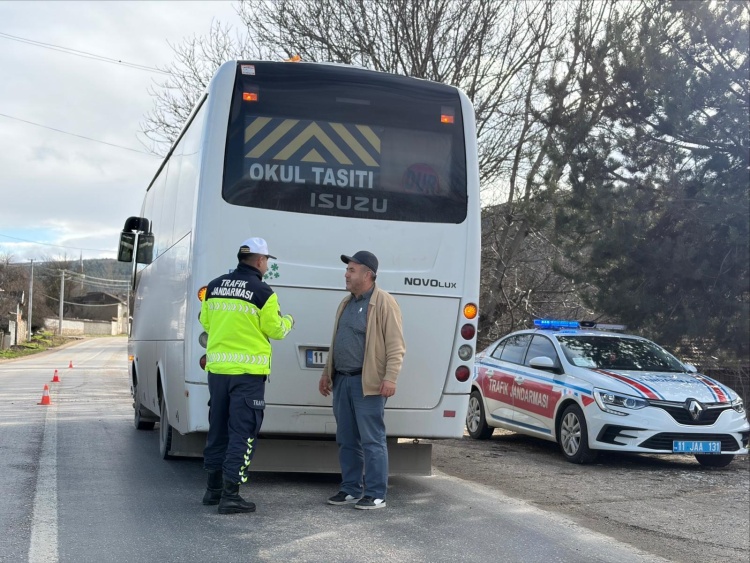 Okul Servi̇sleri̇ne Siki Deneti̇m 10688