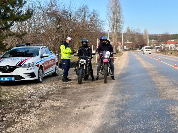 Peli̇tözü Gölette Motosi̇klet Deneti̇mi̇ 10693