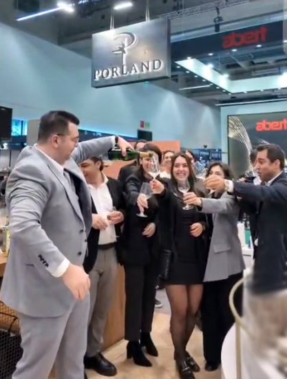 Porlandtan Şampanyalı Kutlama 10052