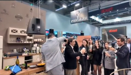 Porlandtan Şampanyalı Kutlama 10054