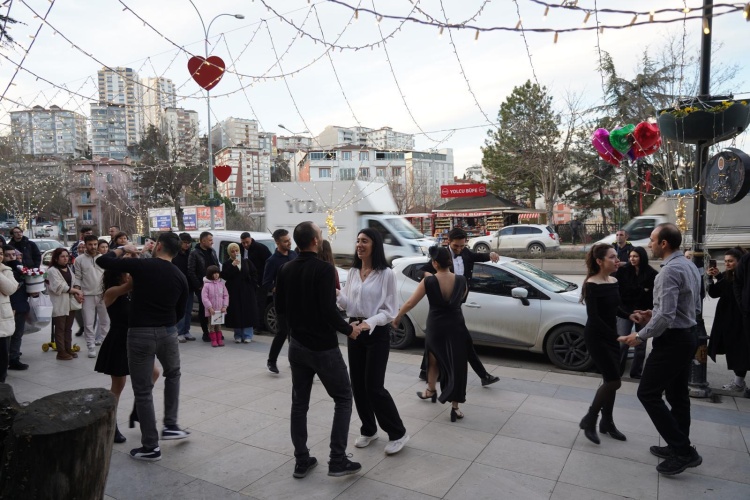 Sevgililer Günü’nde Sanat Sokağı’na Yoğun İlgi 10620