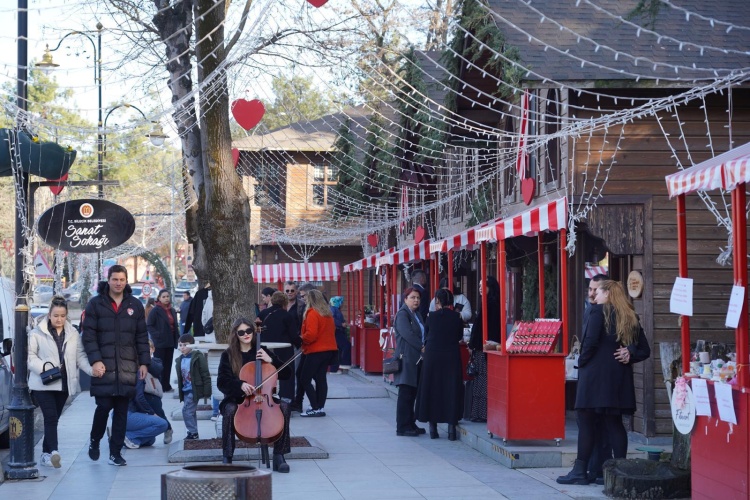 Sevgililer Günü’nde Sanat Sokağı’na Yoğun İlgi 10623