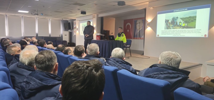 Tur Sürücüleri̇ne Trafi̇k Semi̇neri̇ 10700