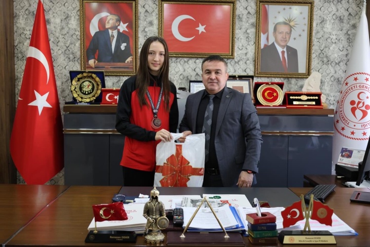 Türkiye Üçüncüsü Ecem Uygun’dan İl Müdürü Demir’e Ziyaret 10823