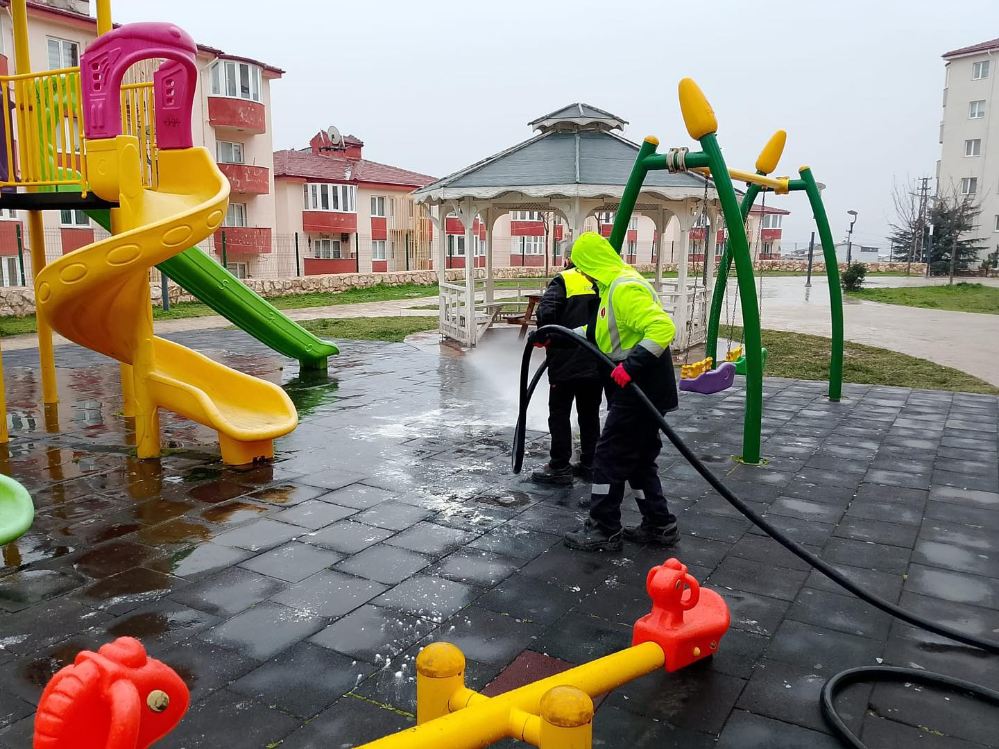 Un Serptik, Yumurta Kırdık, Parkı Mahvettik 10704