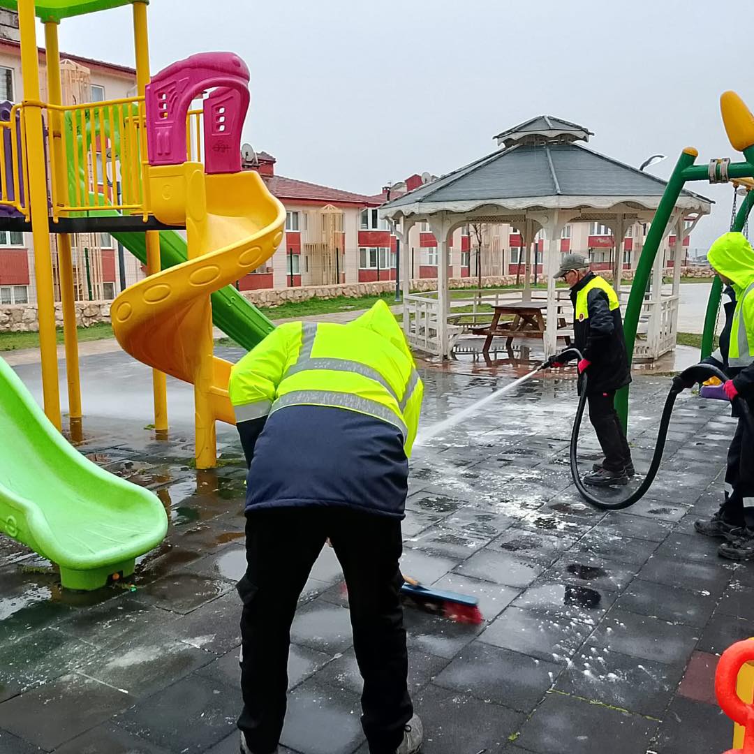 Un Serptik, Yumurta Kırdık, Parkı Mahvettik 10705