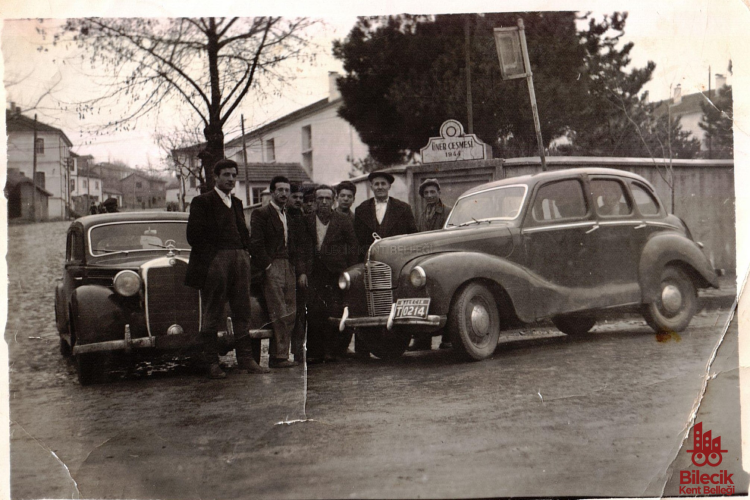 Üner Çeşmesi Önünde Bilecik Taksici Hatırası 9417