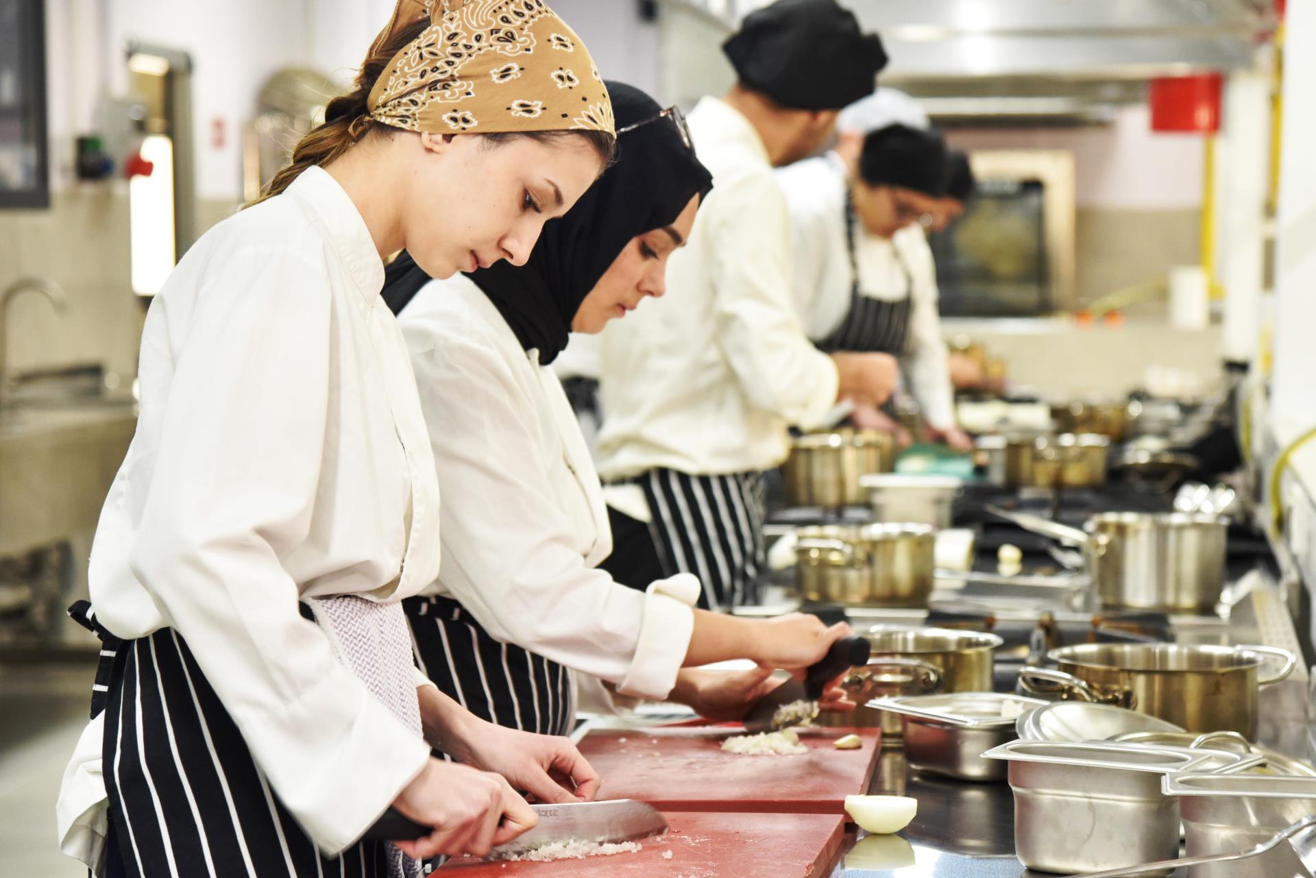 Üniversiteden Modern Aşçılık Binası 10036