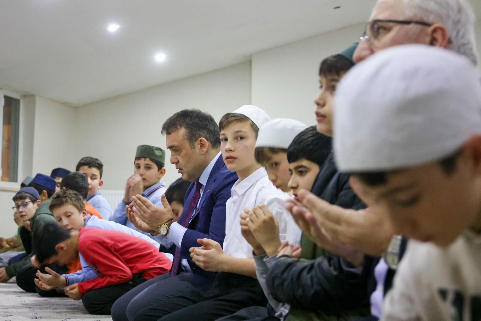 Vali Sözer, Hafız Adaylarıyla İftar Sofrasında Buluştu 11038