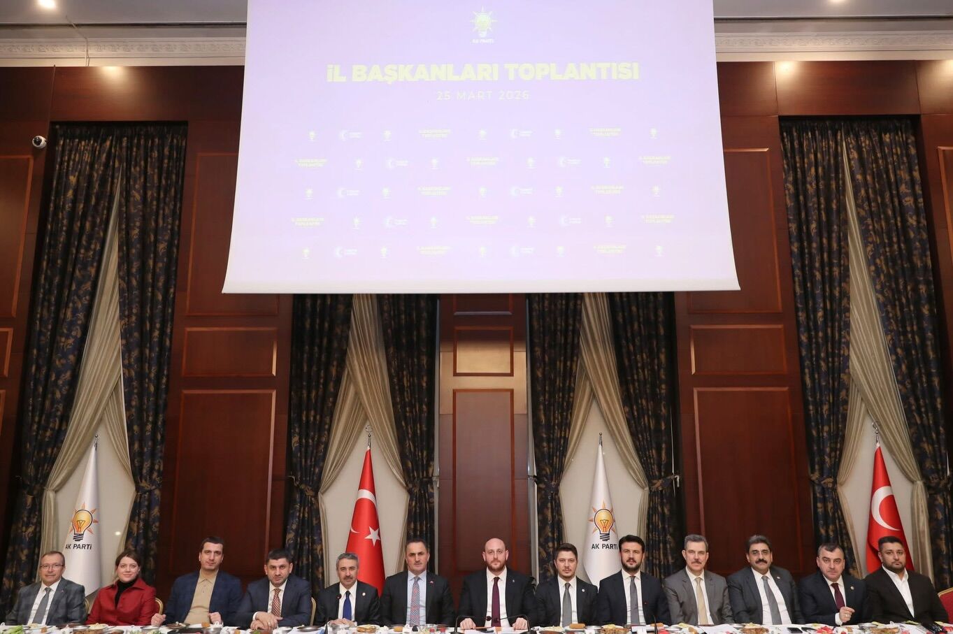 Ak Parti’de Teşkilat Mesaisi Orta İl Başkanları Toplantısı Yapıldı 12160