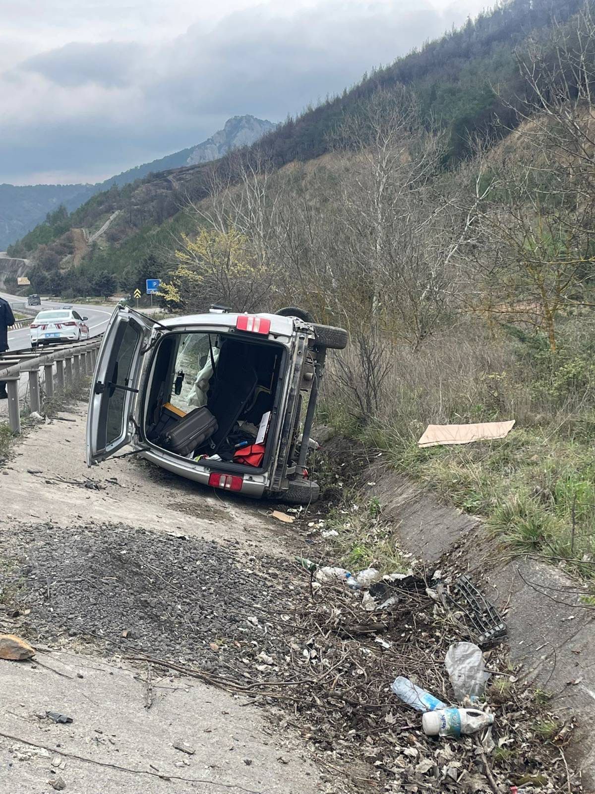 Araç Yola Devrildi 2 Hafif Yaralı 12088