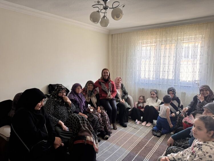 Başkan Tekin Dünyamızı Aydınlatan Tüm Kadınlarımızın Yanındayız 11516