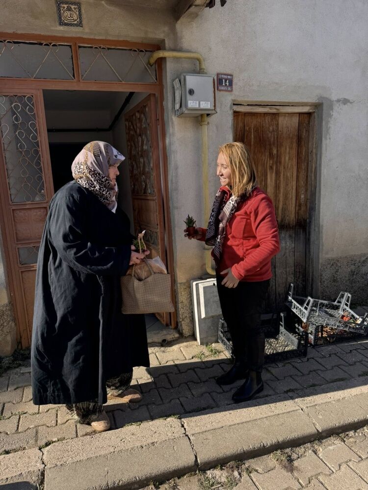 Başkan Tekin Dünyamızı Aydınlatan Tüm Kadınlarımızın Yanındayız 11517