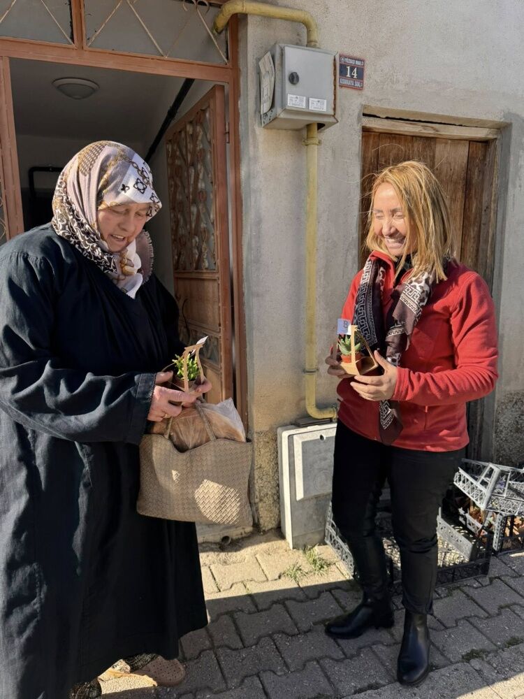 Başkan Tekin Dünyamızı Aydınlatan Tüm Kadınlarımızın Yanındayız 11519