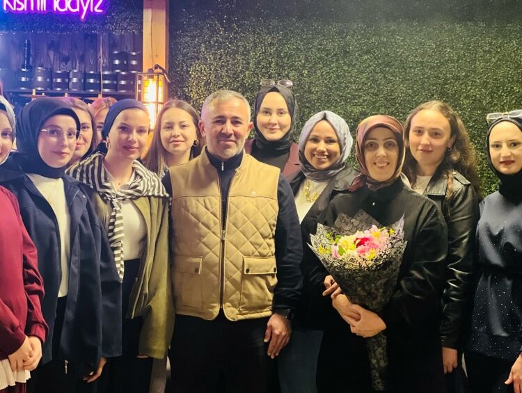 Başkan Yıldırım Gençlerle İftarın Bereketi Başka 11562