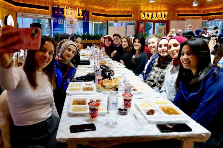 Bilecik’te Genç Ofis’te İftar Buluşması 11681