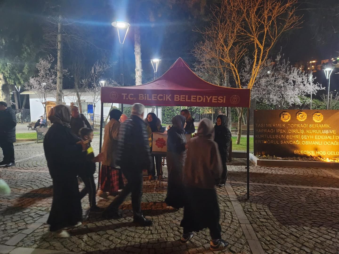 Bilecik’te Kadir Gecesi’nde Vatandaşlara Pide İkramı 11910