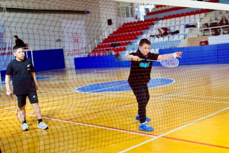 Bilecik’te Küçükler Badminton İl Birinciliği Tamamlandı 11638