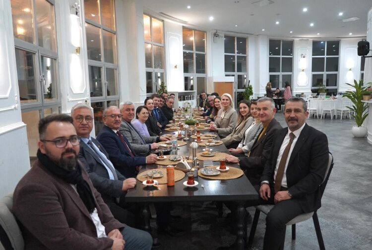 Bilecik’te Meclis Üyeleriyle İftar Buluşması 11273