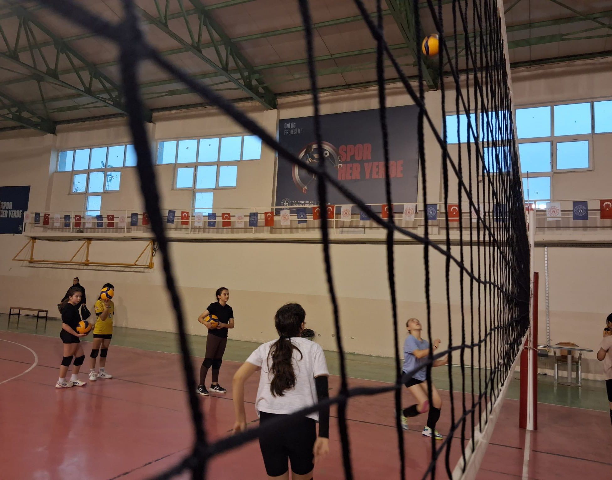 Bilecik’te Voleybol Antrenmanları Devam Ediyor 12131