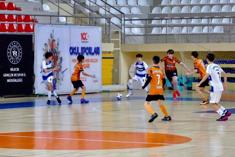 Bilecik’te Yıldız Erkekler Futbol Müsabakaları Sürüyor 11682