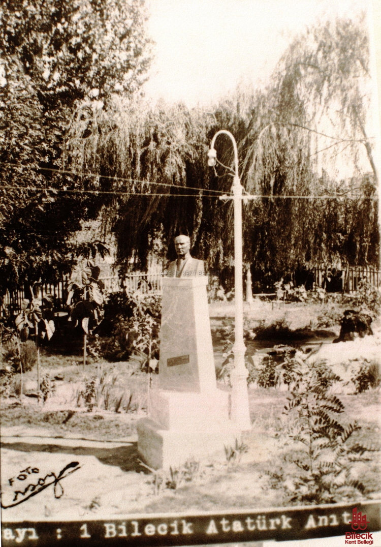 Bir Asır Önce Bilecik Atatürk Anıtı 11184