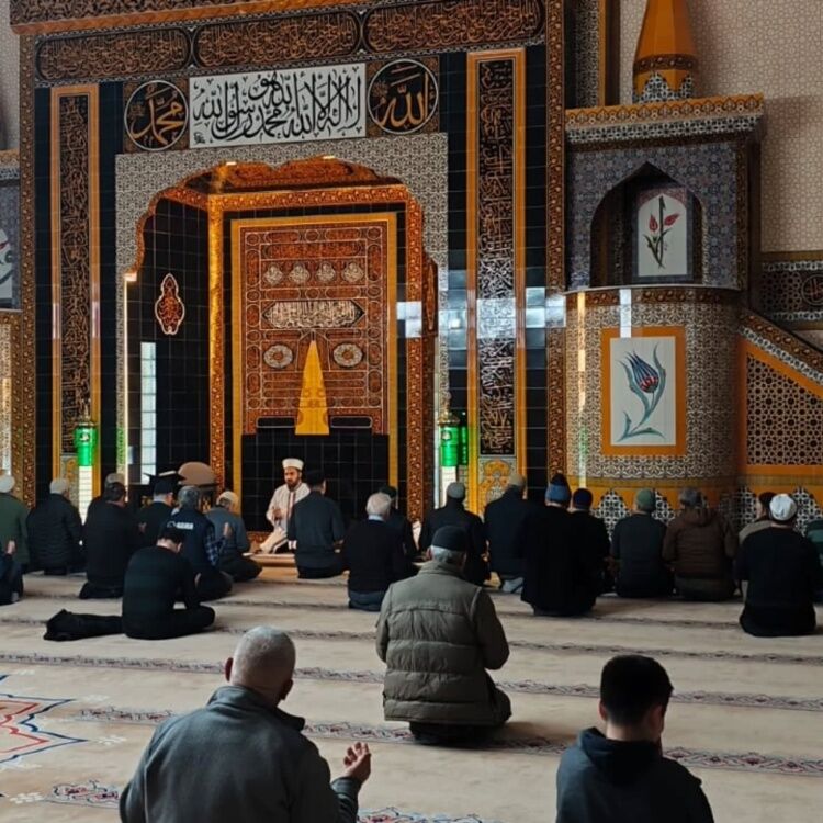 Bozüyük Müftüsü Arpacı Manişar Osmangazi Camii Cemaatiyle Buluştu 11644