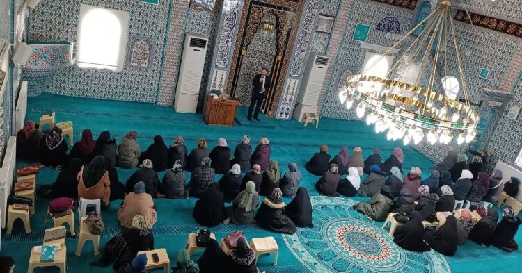 Bozüyük Müftüsü Arpacı’dan Yeşil Kur’an Kursu Öğrencilerine 8 Mart Ziyareti 11545